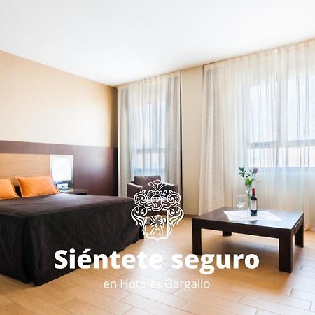 Hotel Ciudad De Альканьис Экстерьер фото