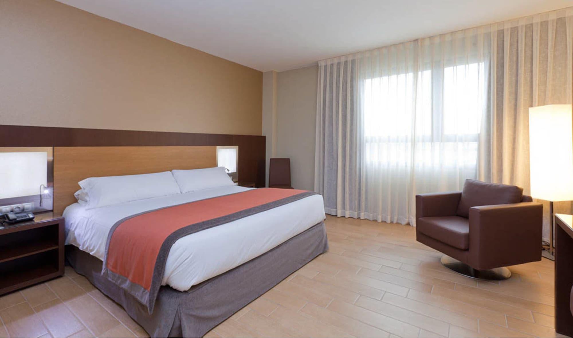 Hotel Ciudad De Альканьис Экстерьер фото