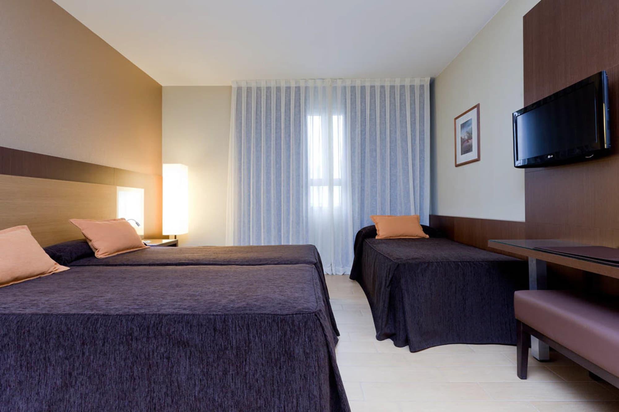 Hotel Ciudad De Альканьис Экстерьер фото