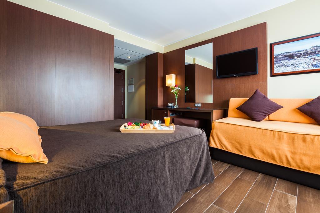 Hotel Ciudad De Альканьис Экстерьер фото