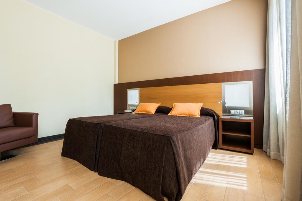 Hotel Ciudad De Альканьис Экстерьер фото