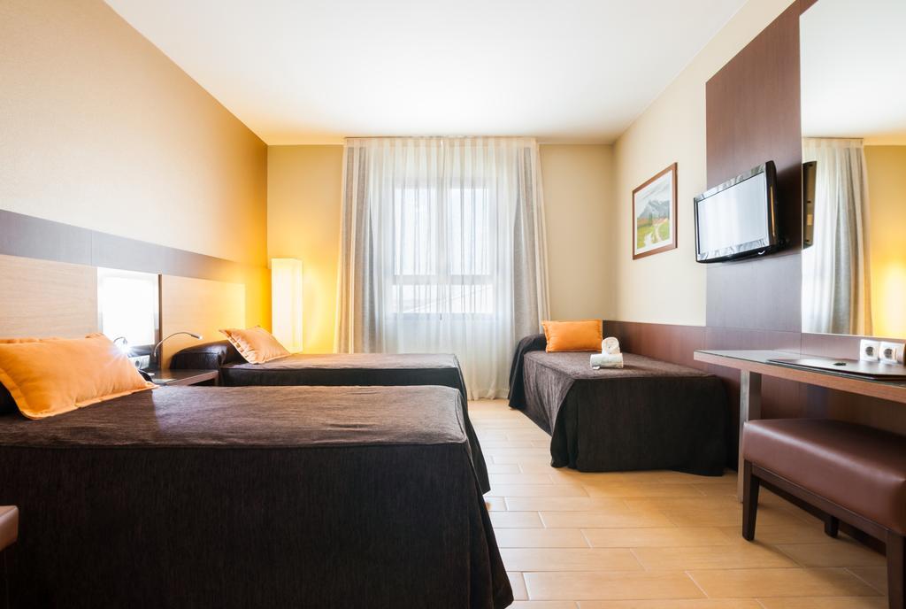 Hotel Ciudad De Альканьис Экстерьер фото