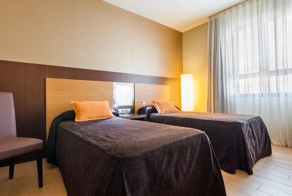 Hotel Ciudad De Альканьис Экстерьер фото