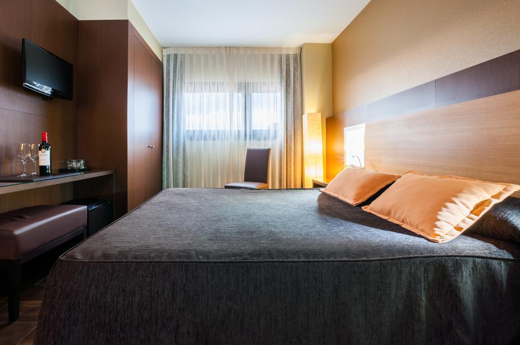 Hotel Ciudad De Альканьис Экстерьер фото