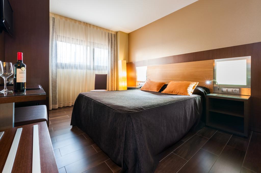 Hotel Ciudad De Альканьис Экстерьер фото