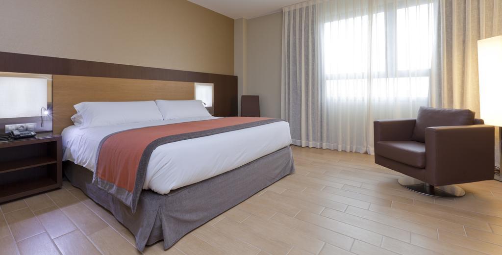Hotel Ciudad De Альканьис Экстерьер фото