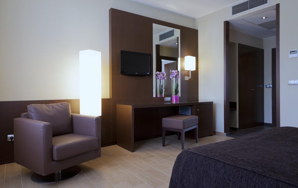 Hotel Ciudad De Альканьис Экстерьер фото